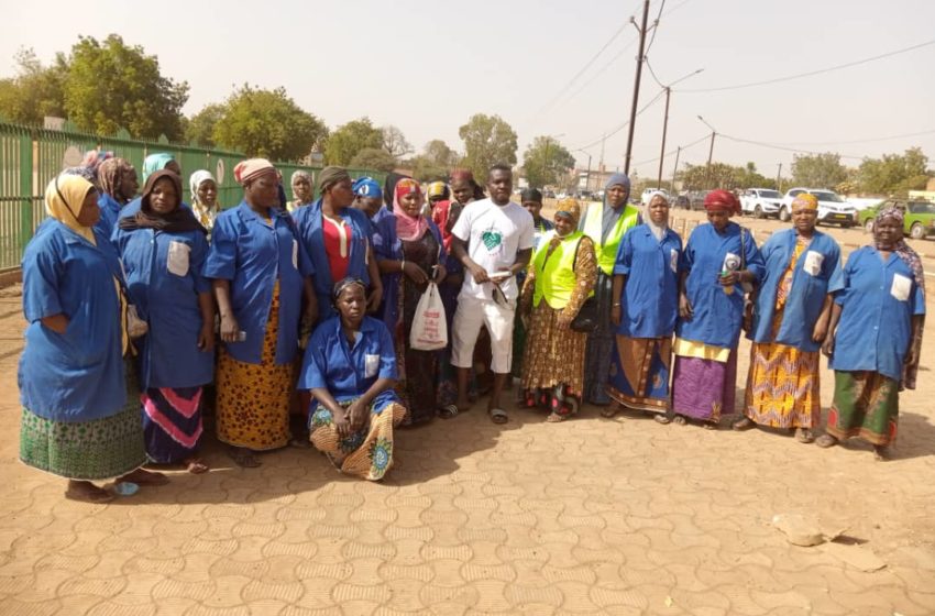  Société : Ange de Genève donne du sourire à une trente femmes de la brigade verte de Ouagadougou.￼
