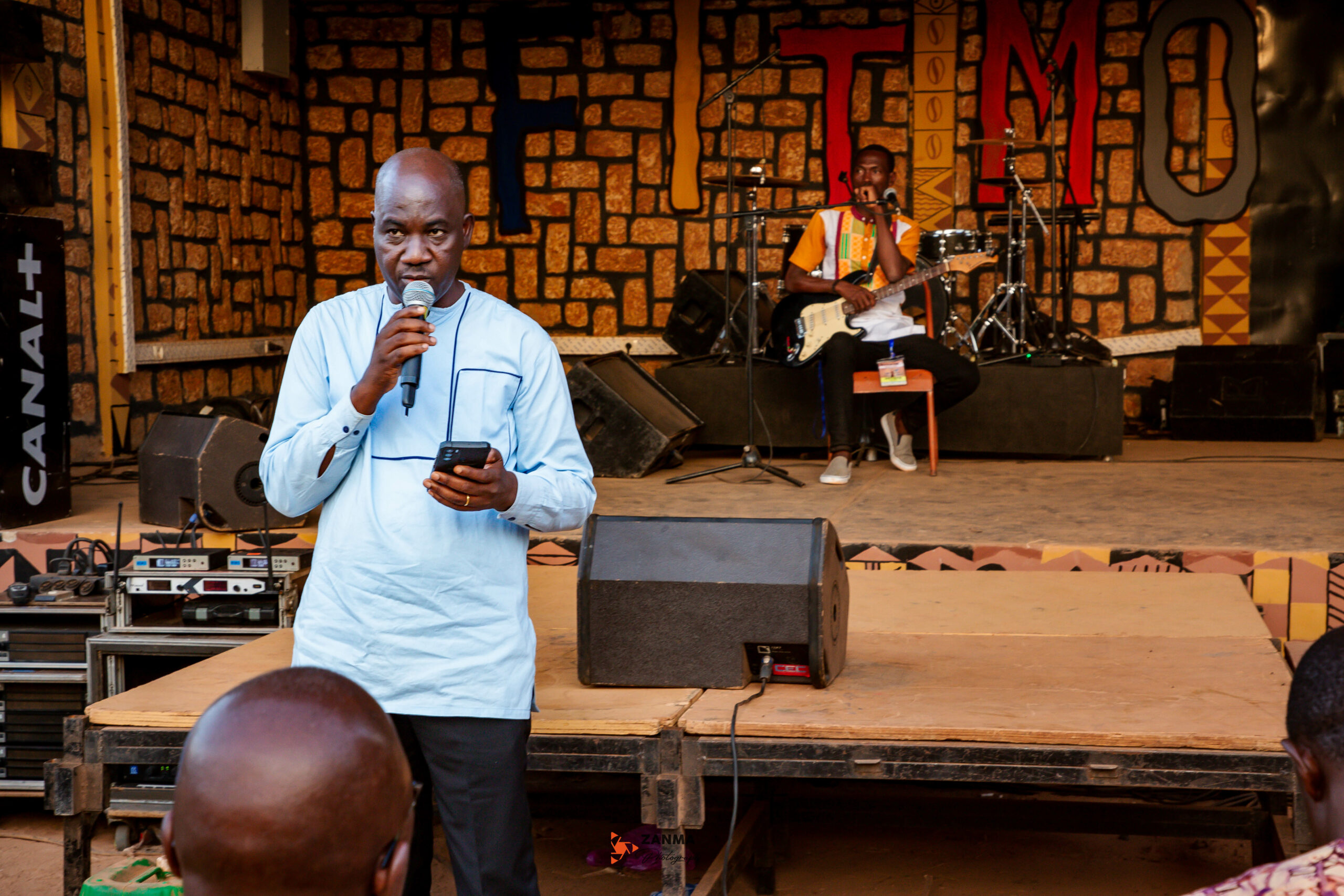  Hommage émouvant à Camille Adéba Amouro lors du Festival International de Théâtre de Ouagadougou